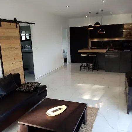 Maison Neuve Sans Vis à Vis *